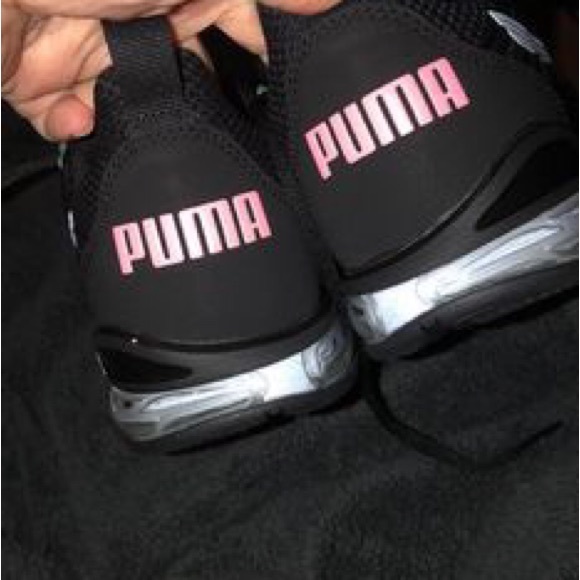 NWOT Women’s PUMA athletic shoes - Picture 4 of 4